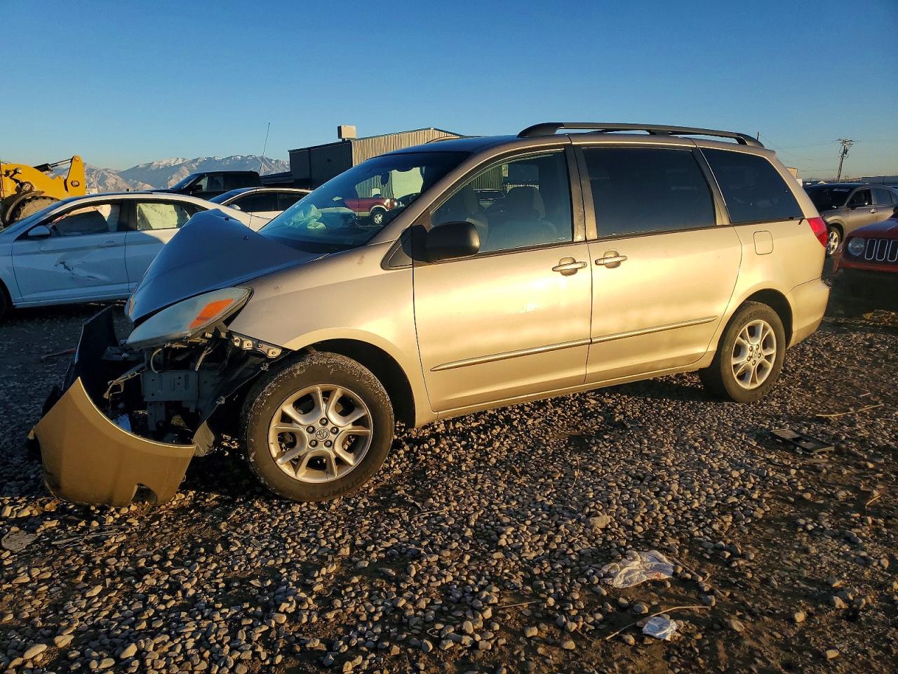 2004 TOYOTA SIENNA
