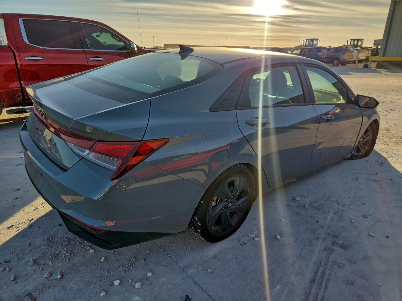 2023 HYUNDAI ELANTRA SEL photo 3