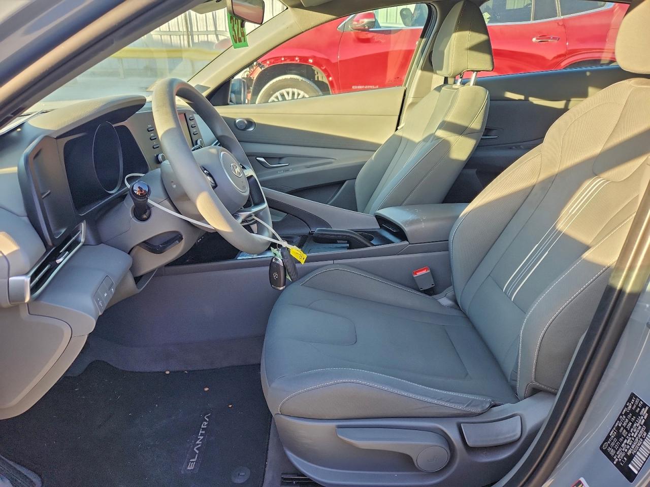 2023 HYUNDAI ELANTRA SEL photo 7