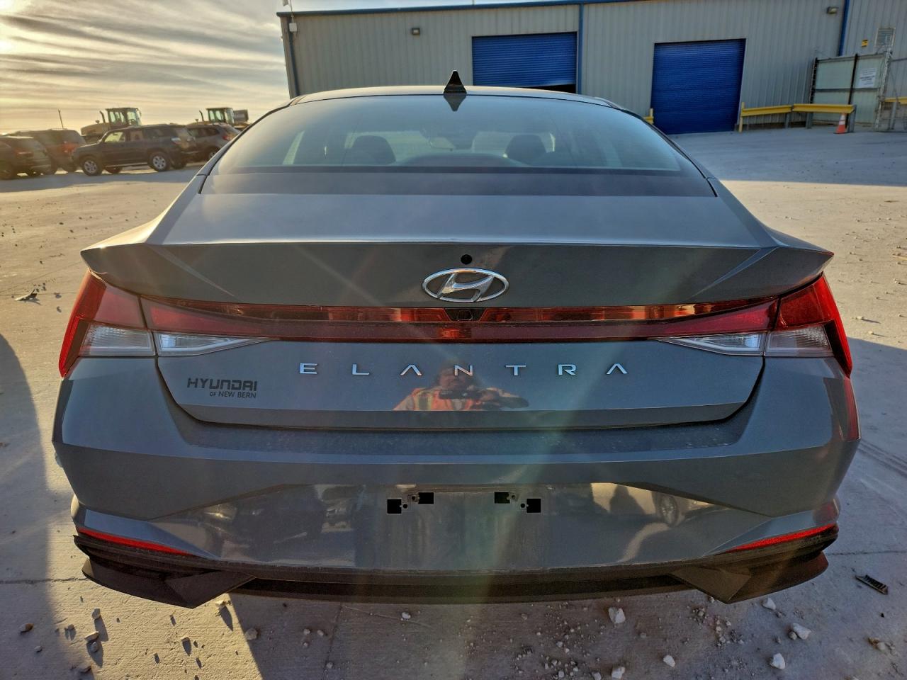 2023 HYUNDAI ELANTRA SEL photo 6