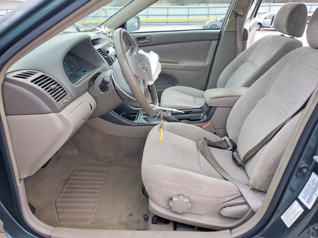 2002 TOYOTA CAMRY LE photo 7