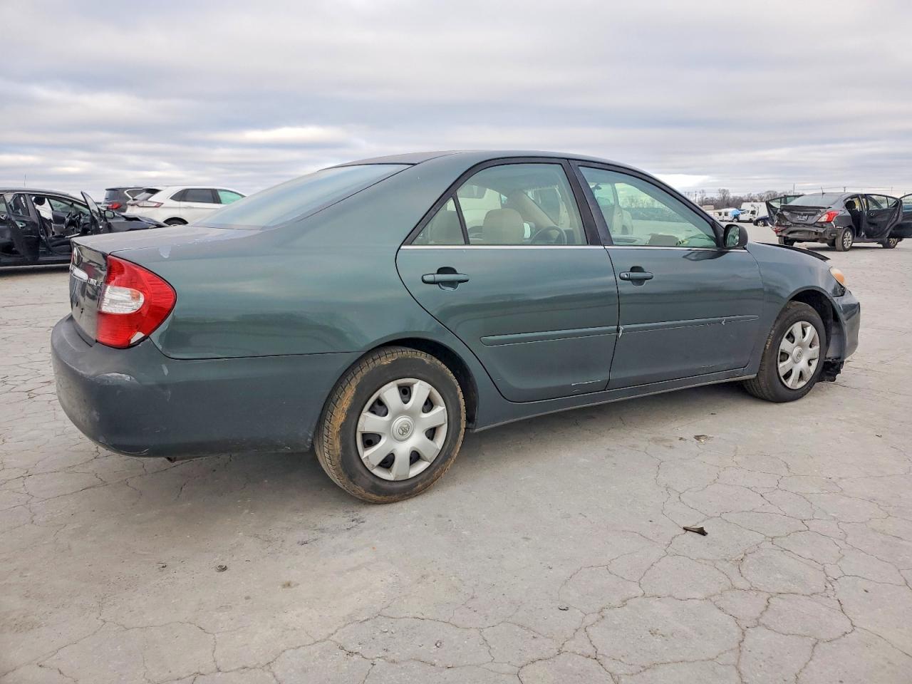 2002 TOYOTA CAMRY LE photo 3