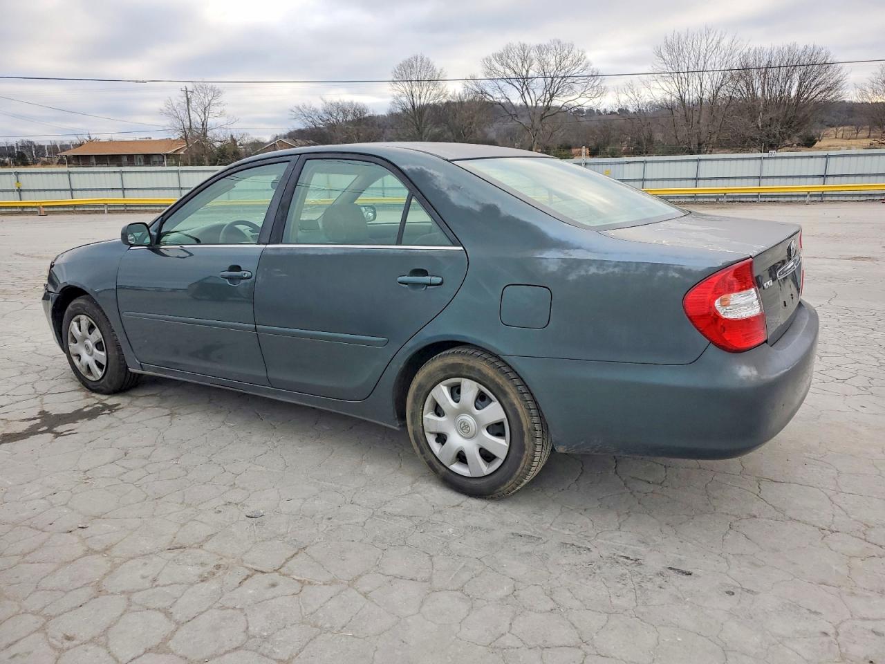 2002 TOYOTA CAMRY LE photo 2