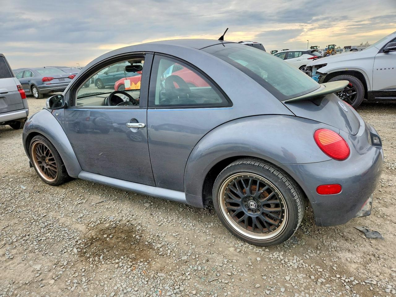 2005 VOLKSWAGEN NEW BEETLE GL photo 2