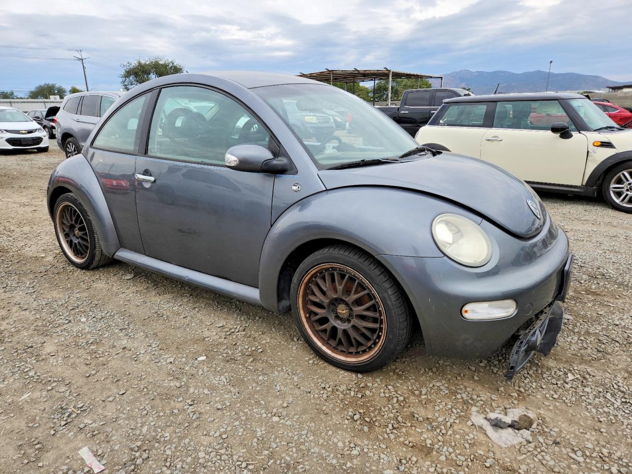 2005 VOLKSWAGEN NEW BEETLE GL photo 4