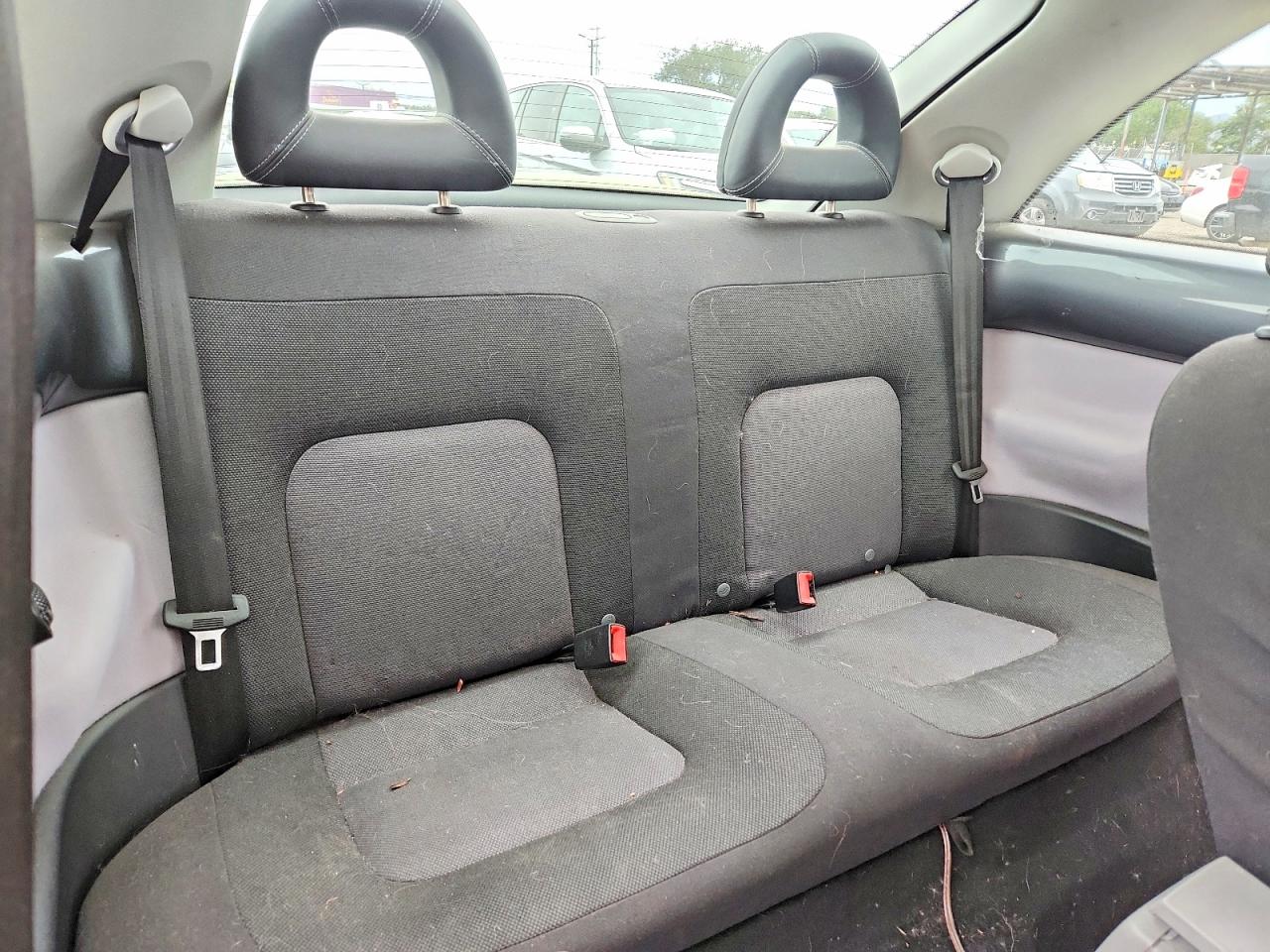 2005 VOLKSWAGEN NEW BEETLE GL photo 10