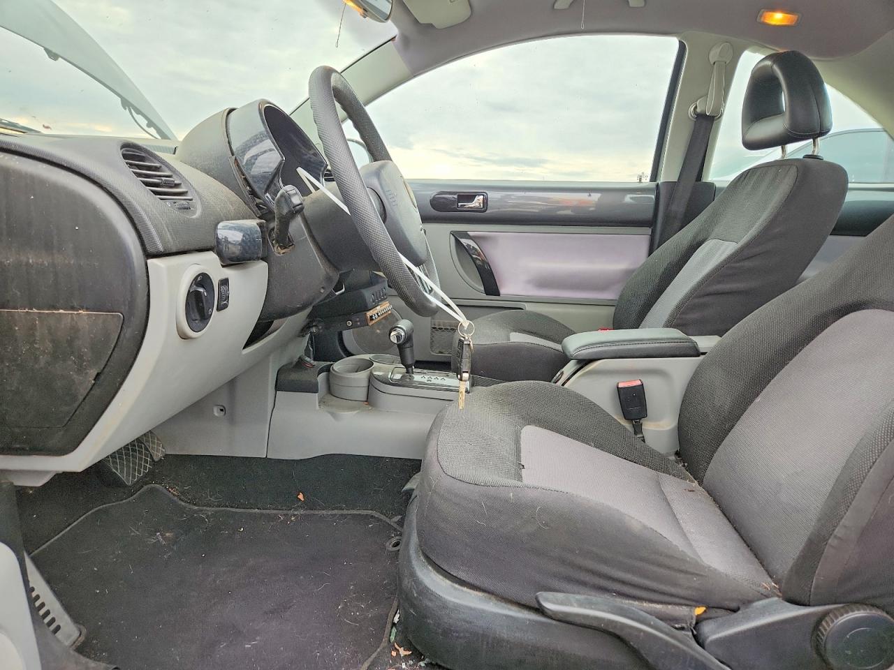 2005 VOLKSWAGEN NEW BEETLE GL photo 7