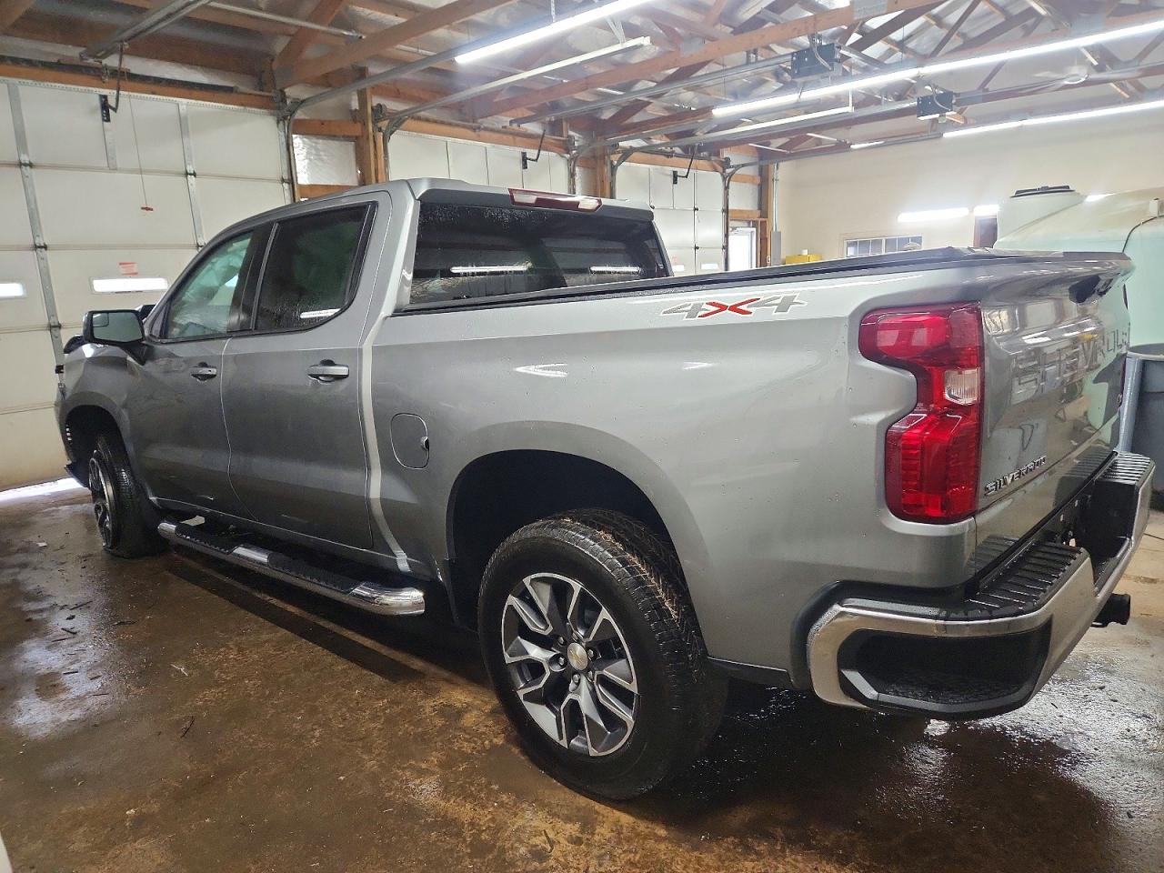 2025 CHEVROLET SILVERADO K1500 LT photo 2