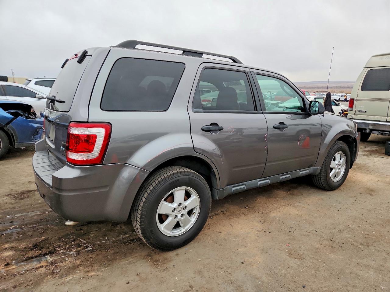 2010 FORD ESCAPE XLT photo 3