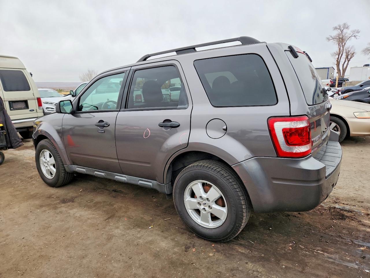 2010 FORD ESCAPE XLT photo 2