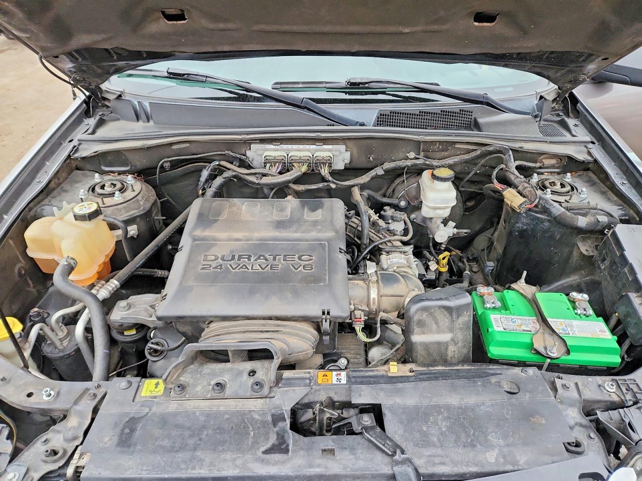 2010 FORD ESCAPE XLT photo 11