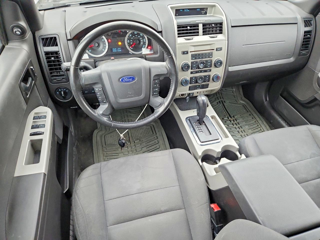 2010 FORD ESCAPE XLT photo 8