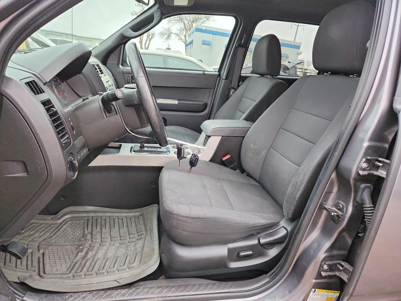 2010 FORD ESCAPE XLT photo 7