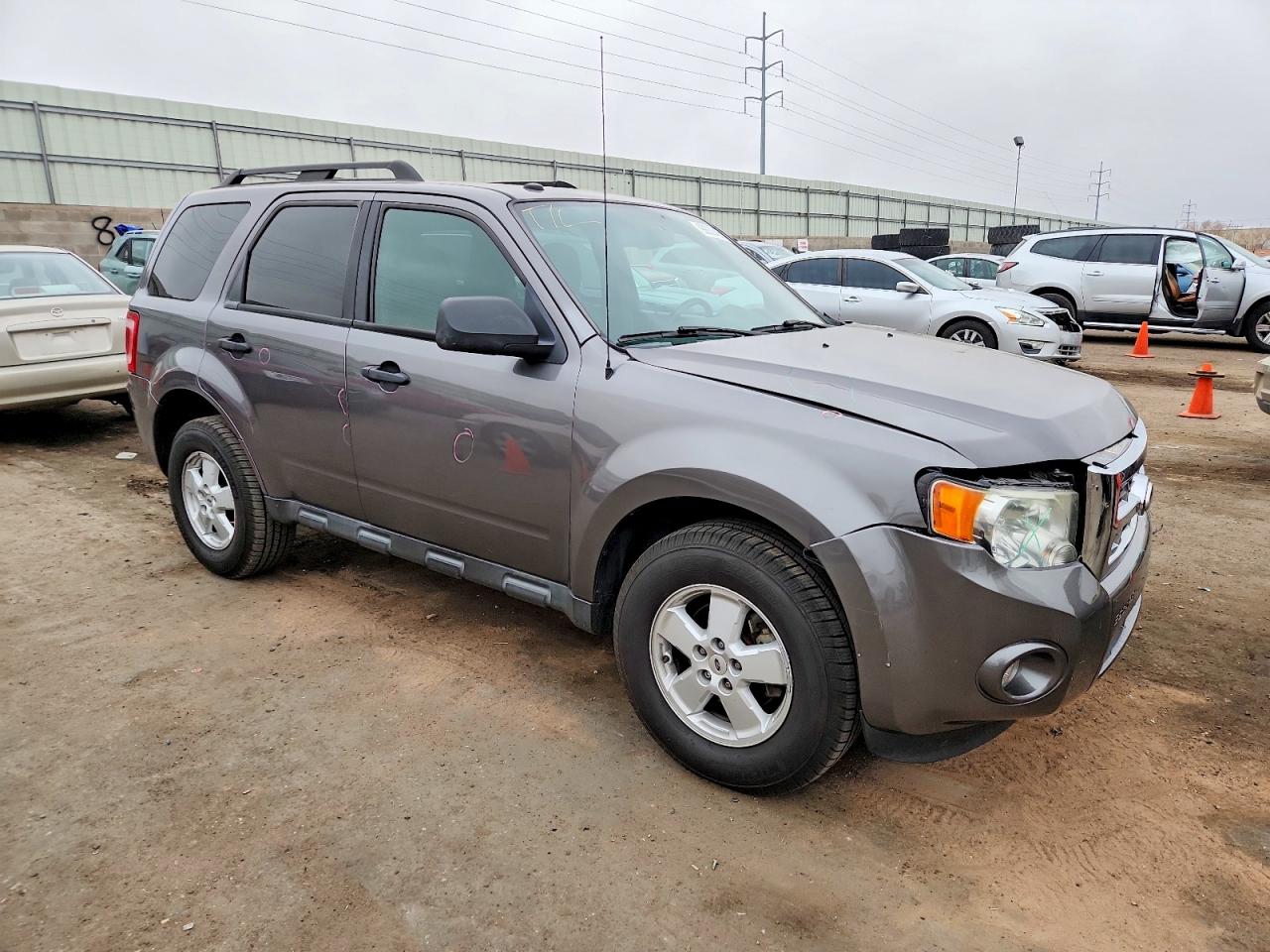 2010 FORD ESCAPE XLT photo 4