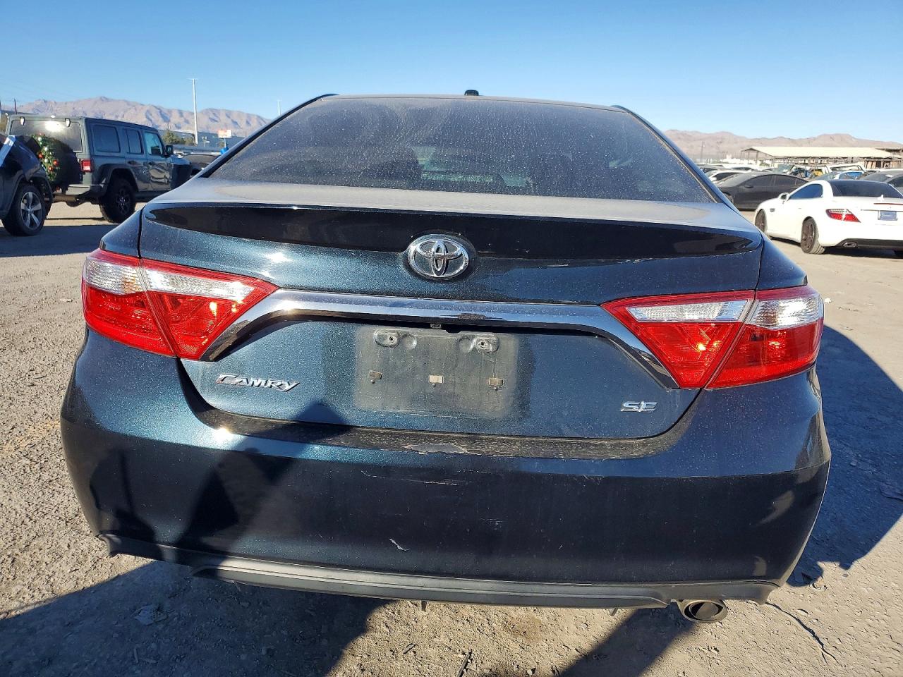 2015 TOYOTA CAMRY LE photo 11