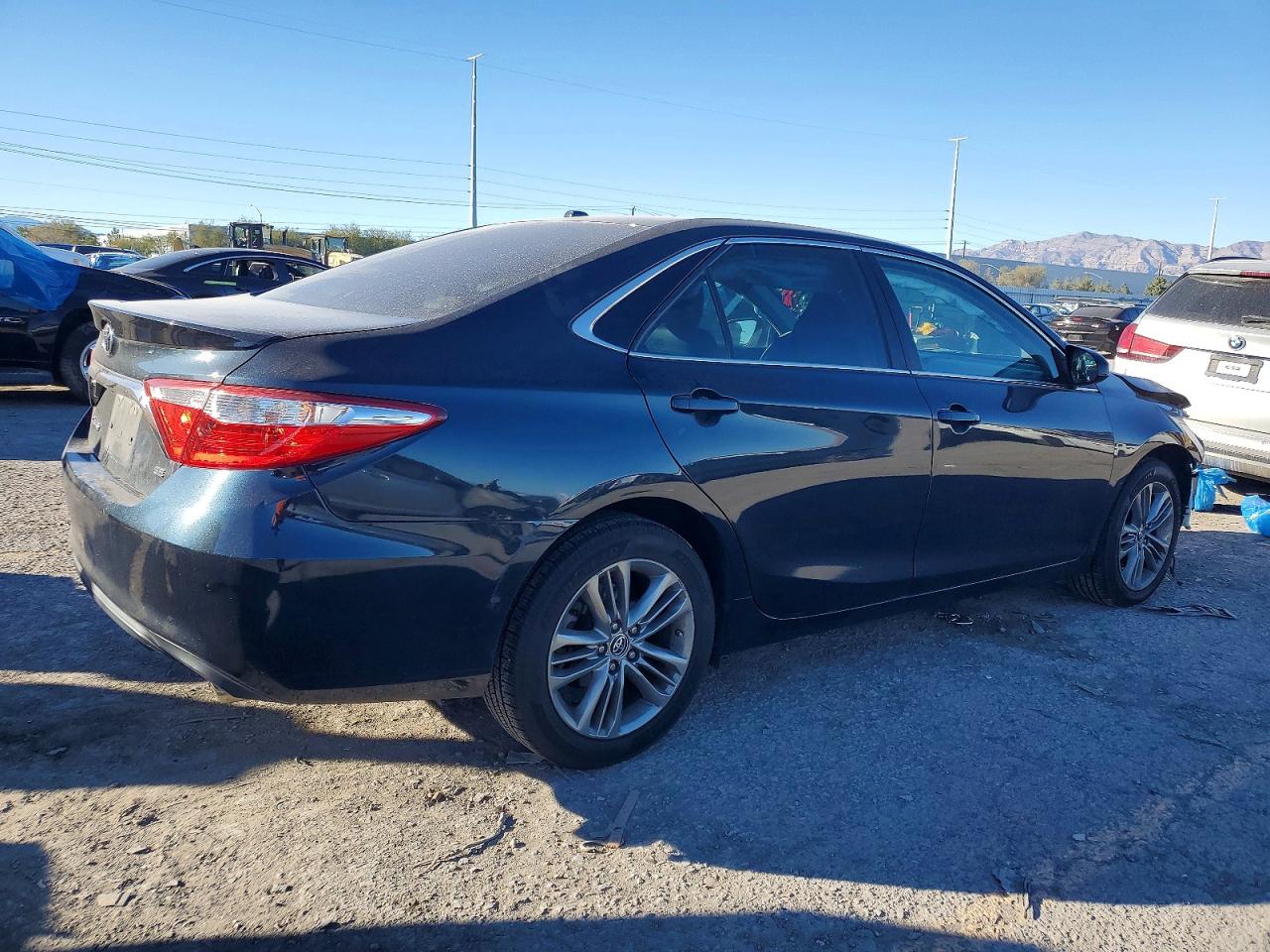 2015 TOYOTA CAMRY LE photo 5