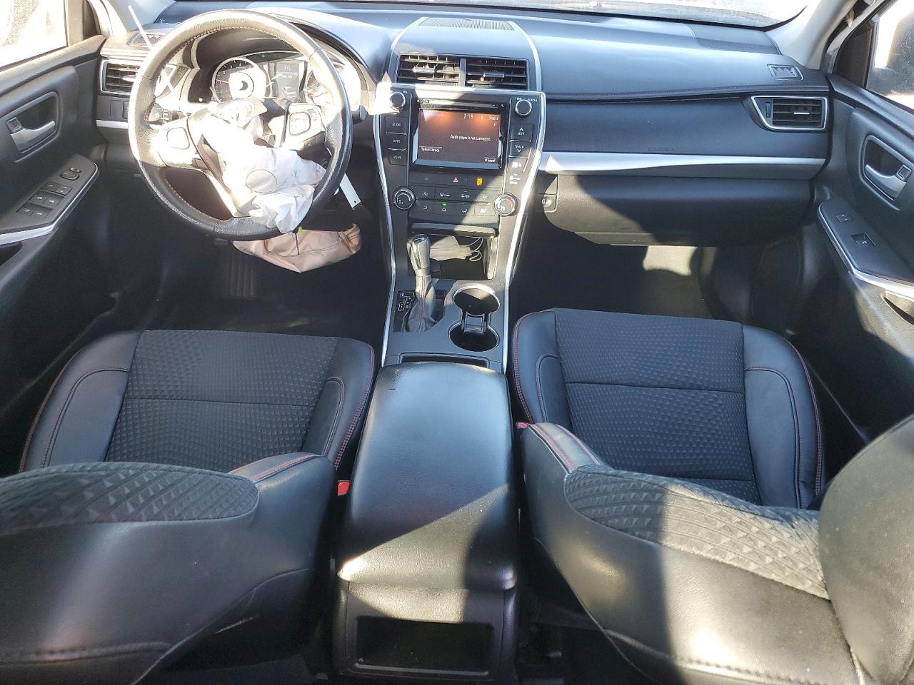 2015 TOYOTA CAMRY LE photo 15