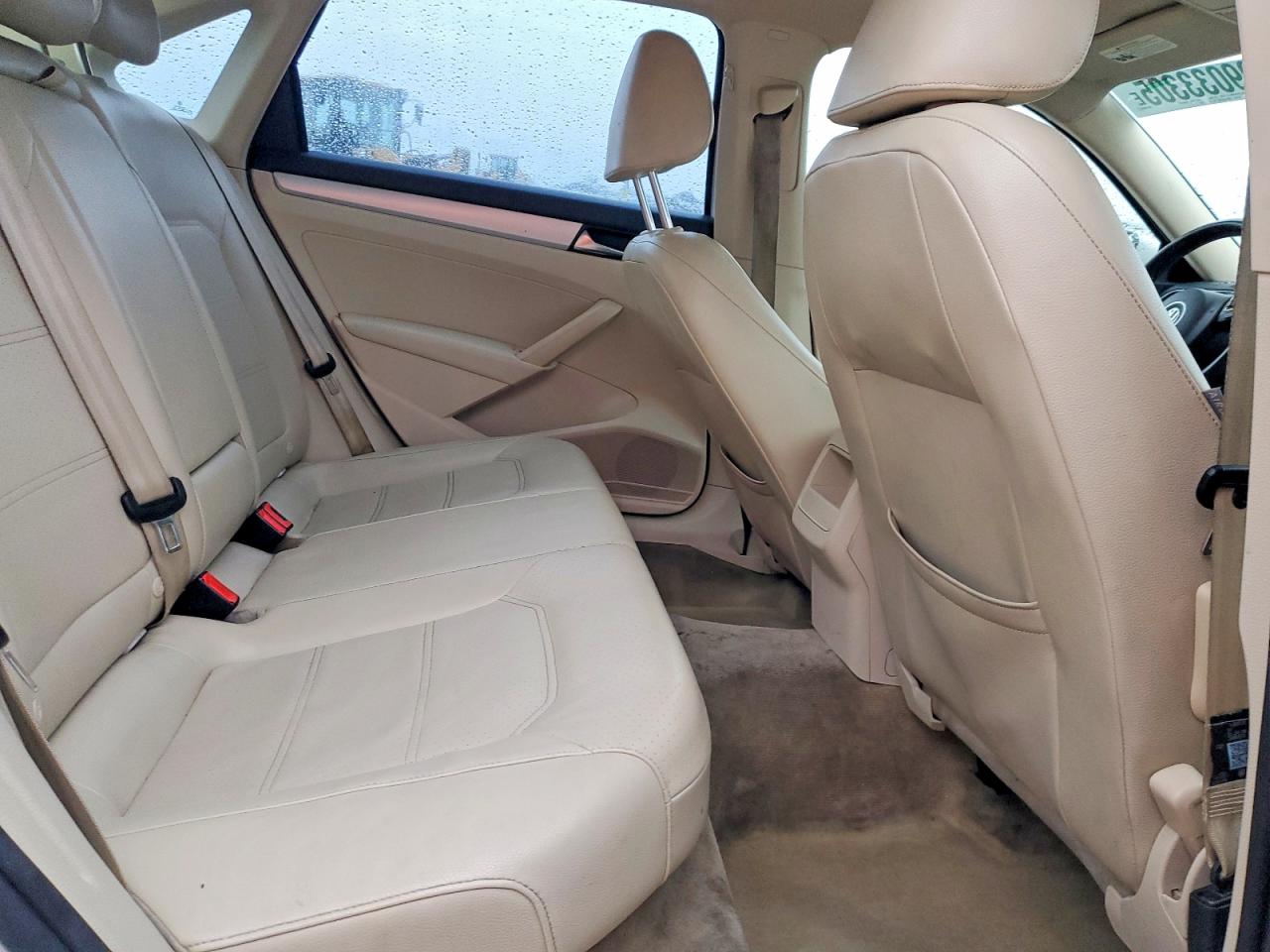 2012 VOLKSWAGEN PASSAT SE photo 10