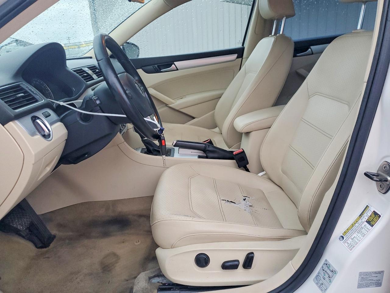 2012 VOLKSWAGEN PASSAT SE photo 7