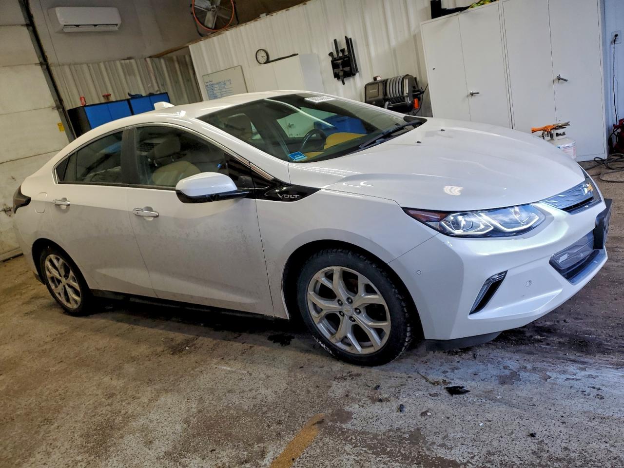 2017 CHEVROLET VOLT PREMIER photo 4