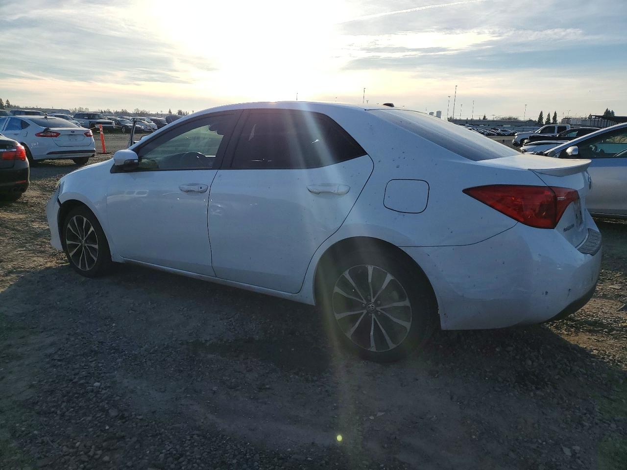 2017 TOYOTA COROLLA L photo 3
