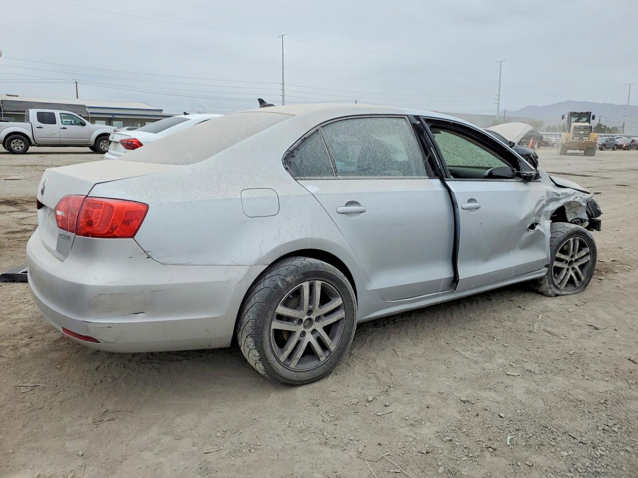 2011 VOLKSWAGEN JETTA SE photo 3