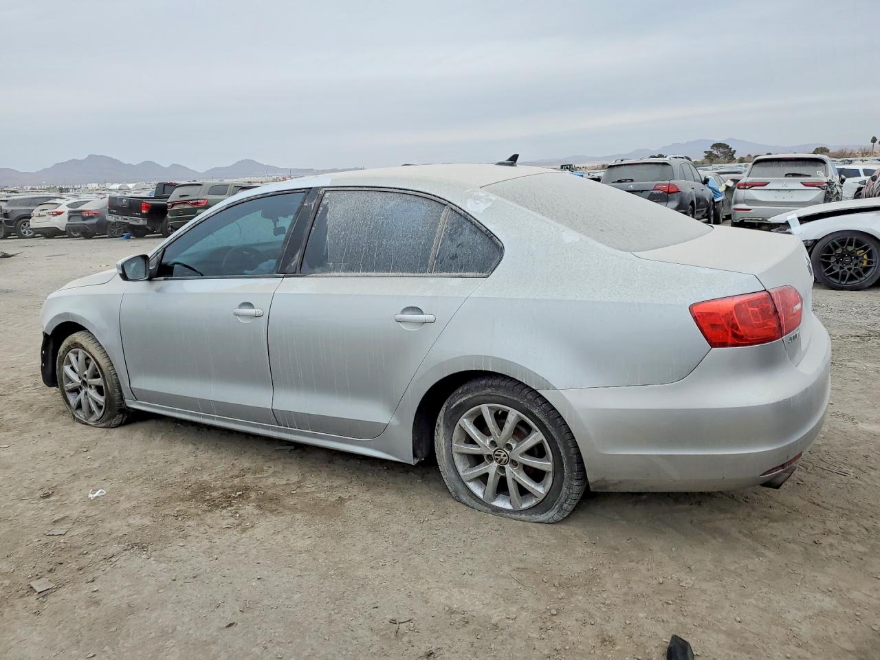 2011 VOLKSWAGEN JETTA SE photo 2