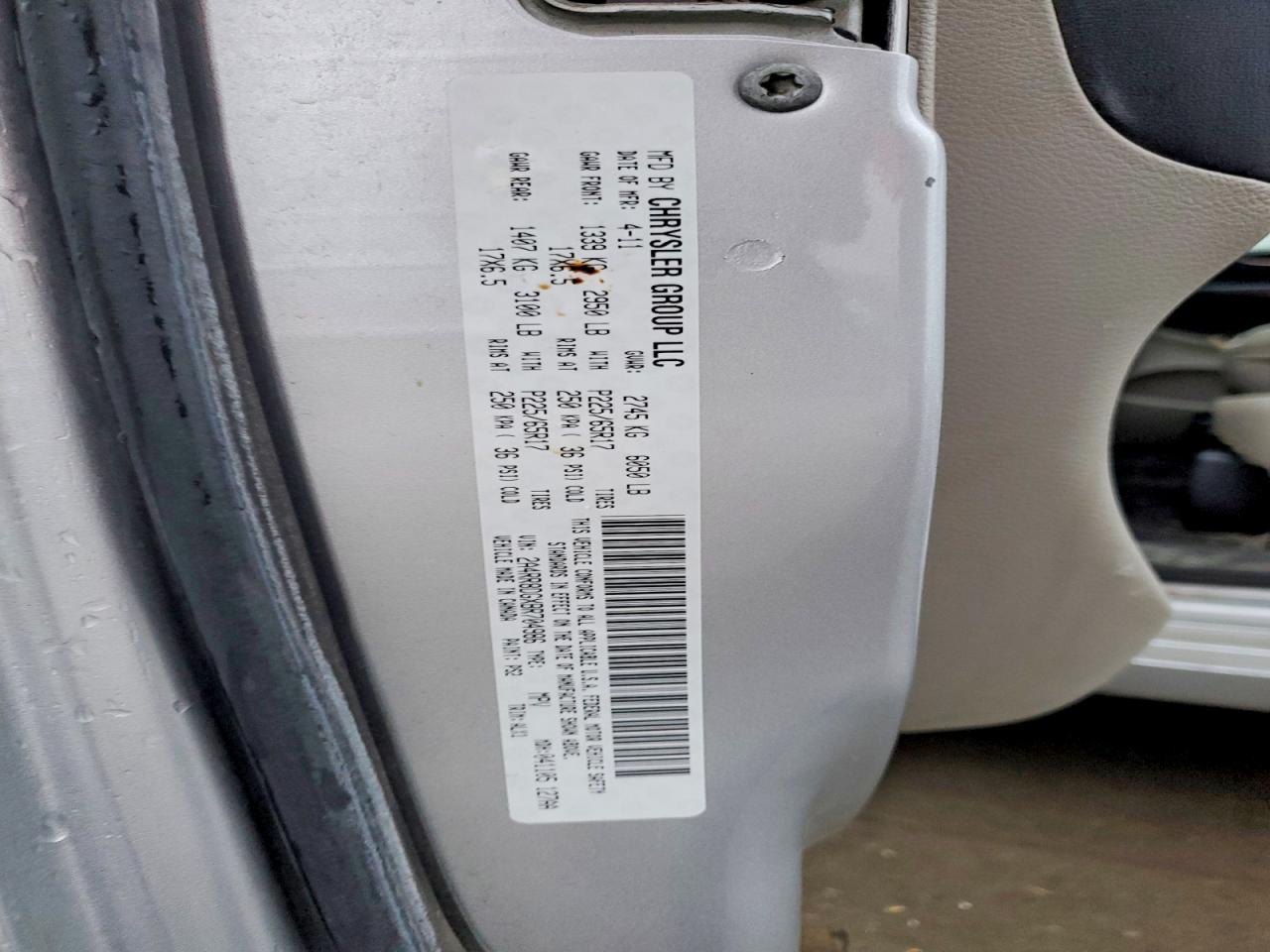 2011 CHRYSLER TOWN & COUNTRY TOURING L photo 13