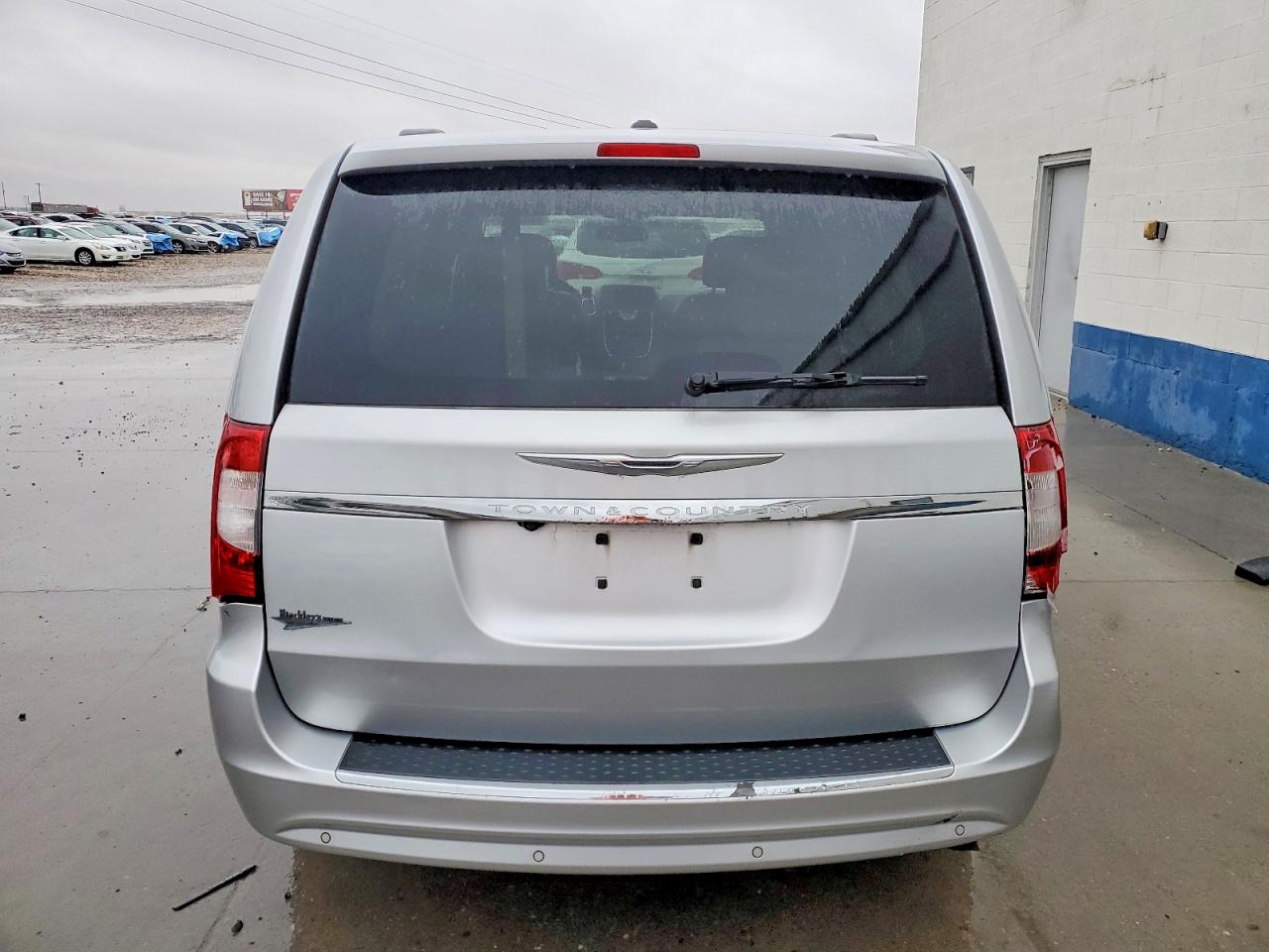 2011 CHRYSLER TOWN & COUNTRY TOURING L photo 6