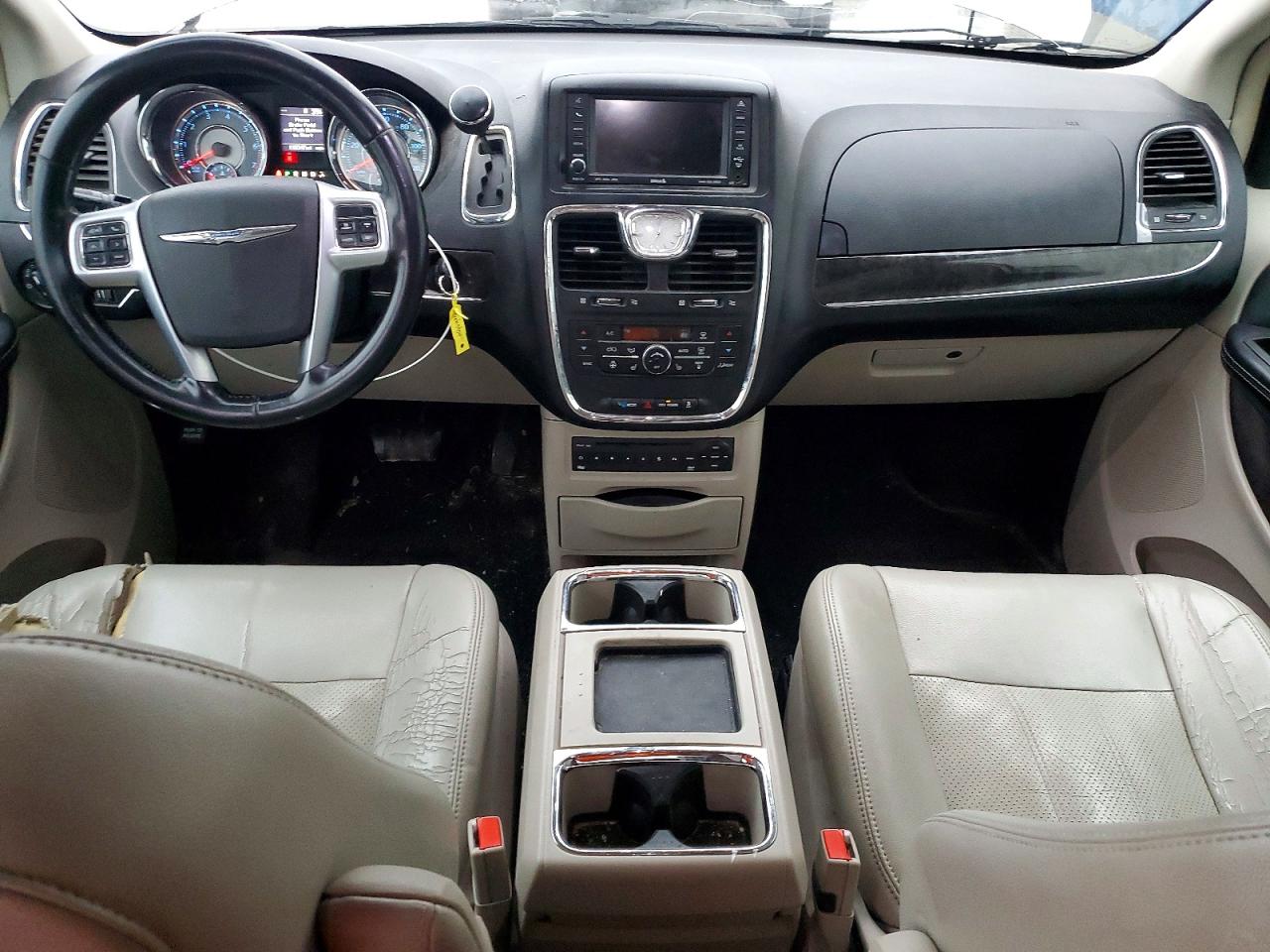 2011 CHRYSLER TOWN & COUNTRY TOURING L photo 8