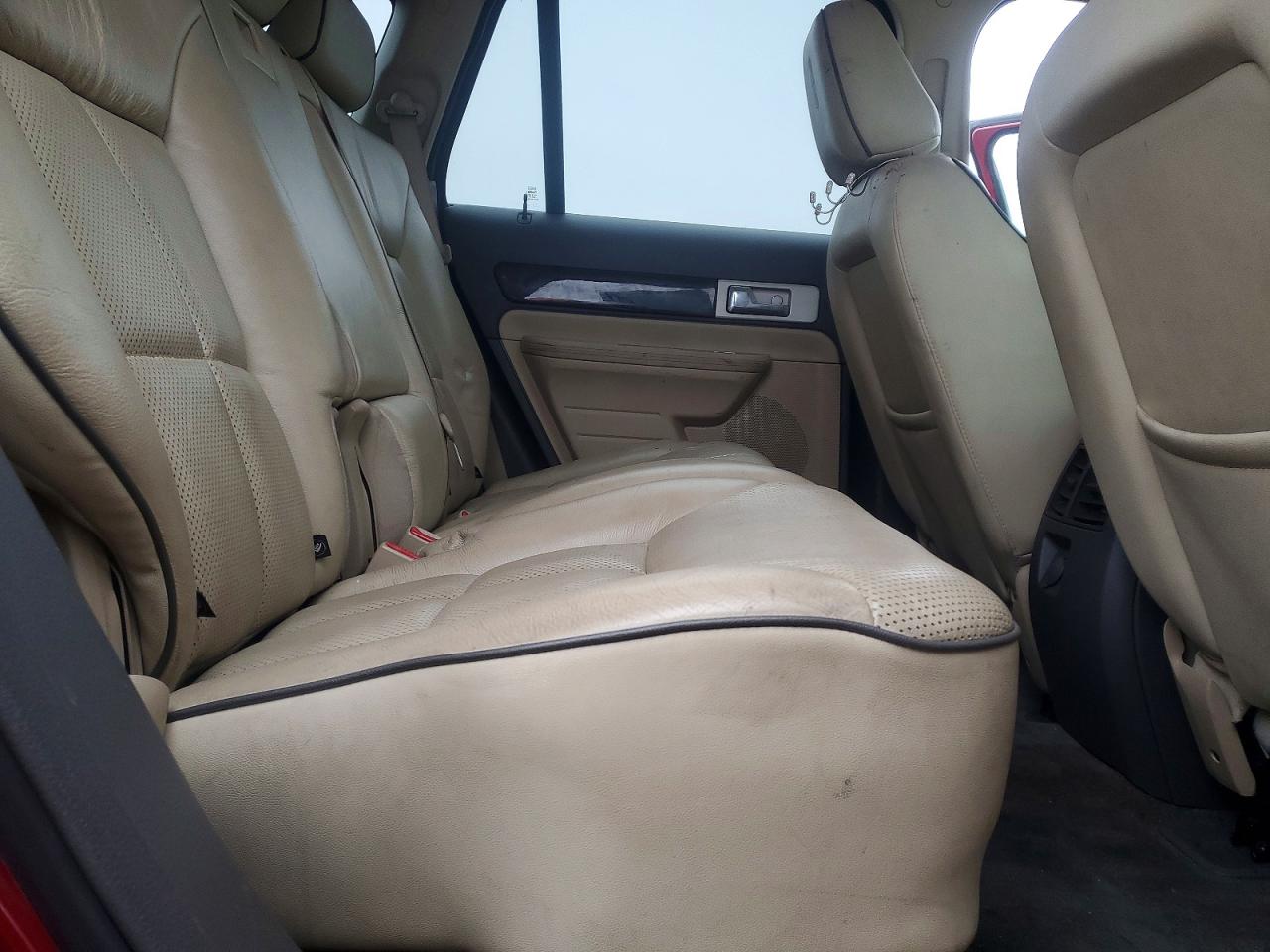 2008 LINCOLN TOWNHOUSE MKX photo 21