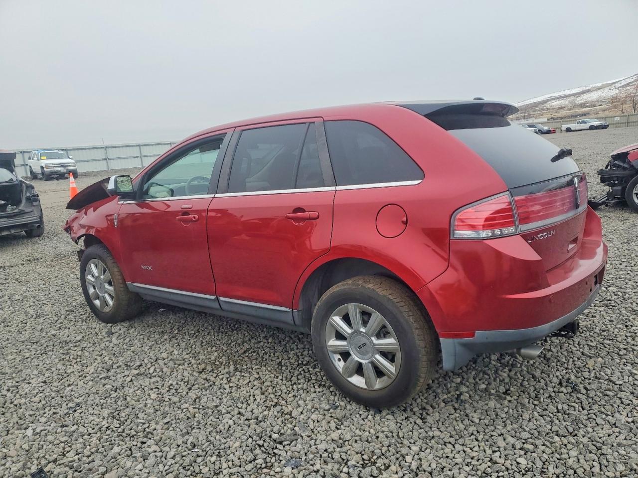 2008 LINCOLN TOWNHOUSE MKX photo 3