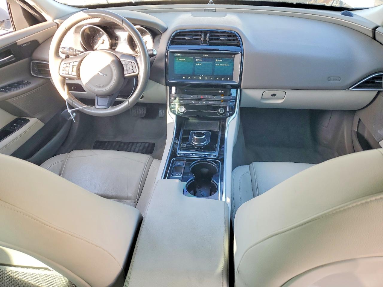 2017 JAGUAR XE PRESTIGE photo 8