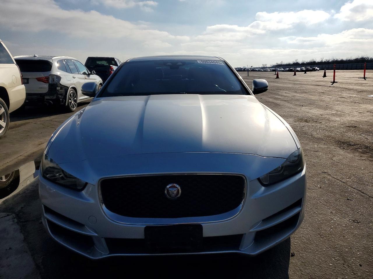 2017 JAGUAR XE PRESTIGE photo 5