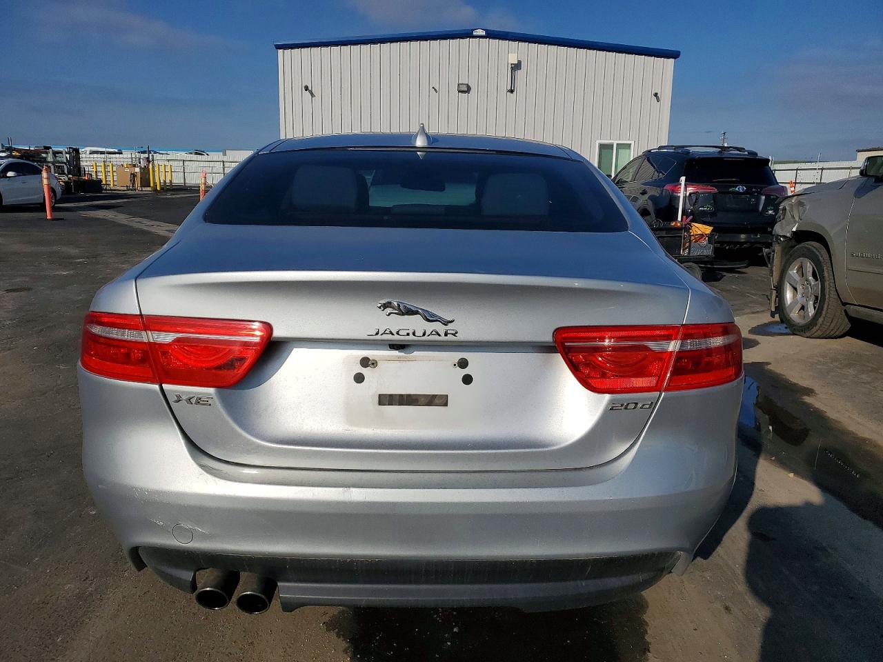 2017 JAGUAR XE PRESTIGE photo 6