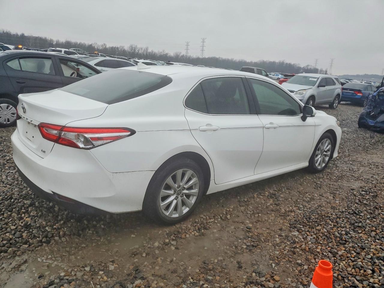 2020 TOYOTA CAMRY LE photo 5