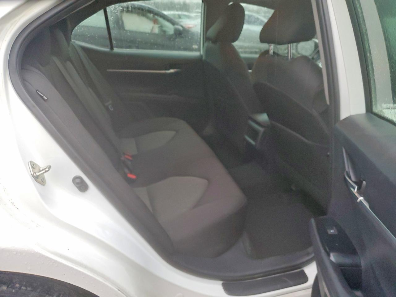 2020 TOYOTA CAMRY LE photo 19