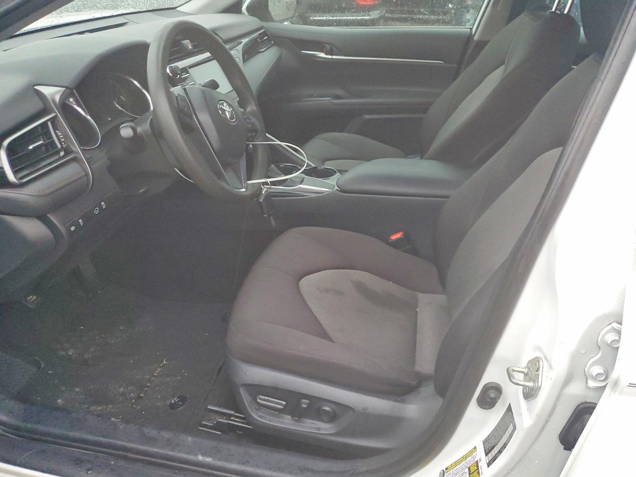 2020 TOYOTA CAMRY LE photo 13