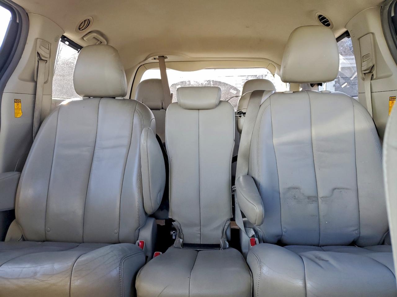 2014 TOYOTA SIENNA XLE photo 10