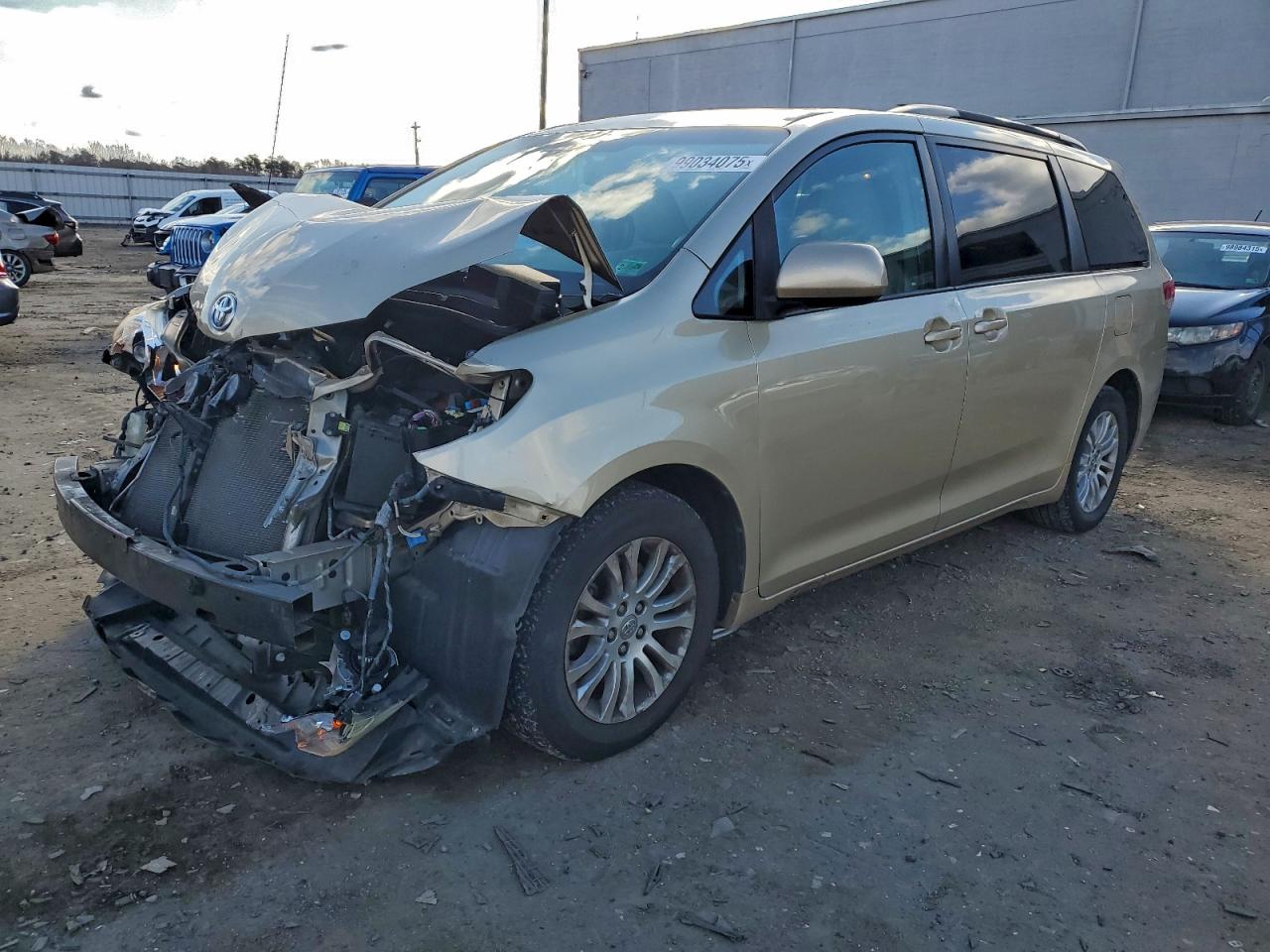 2014 TOYOTA SIENNA