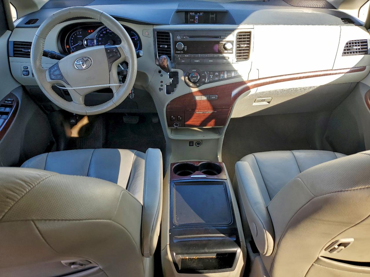 2014 TOYOTA SIENNA XLE photo 8