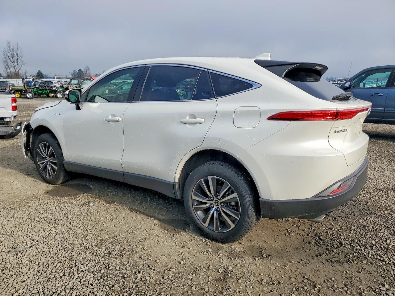 2021 TOYOTA VENZA LE photo 2