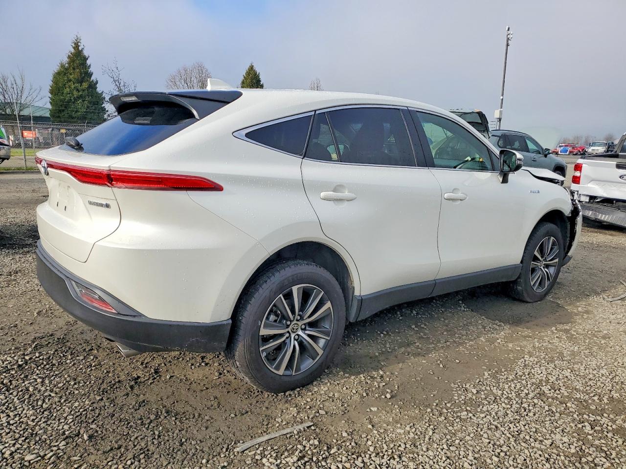 2021 TOYOTA VENZA LE photo 3