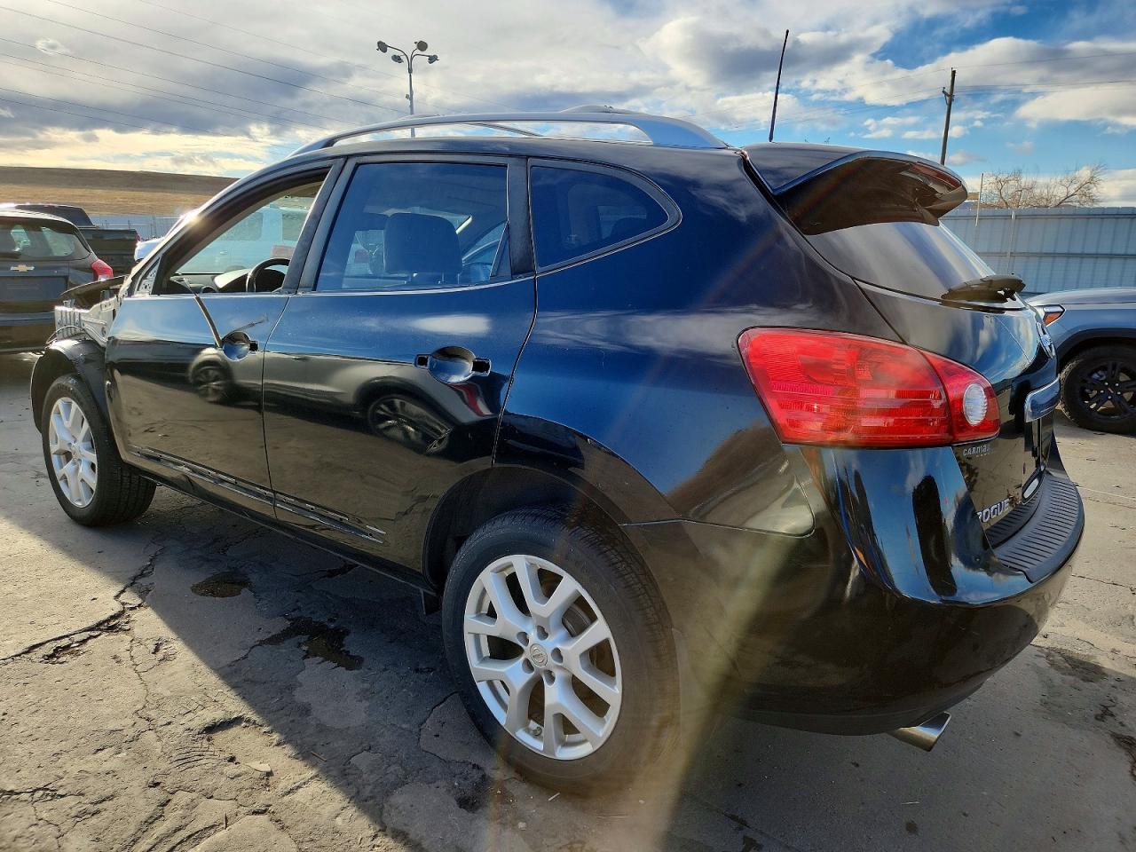 2011 NISSAN ROGUE S photo 2
