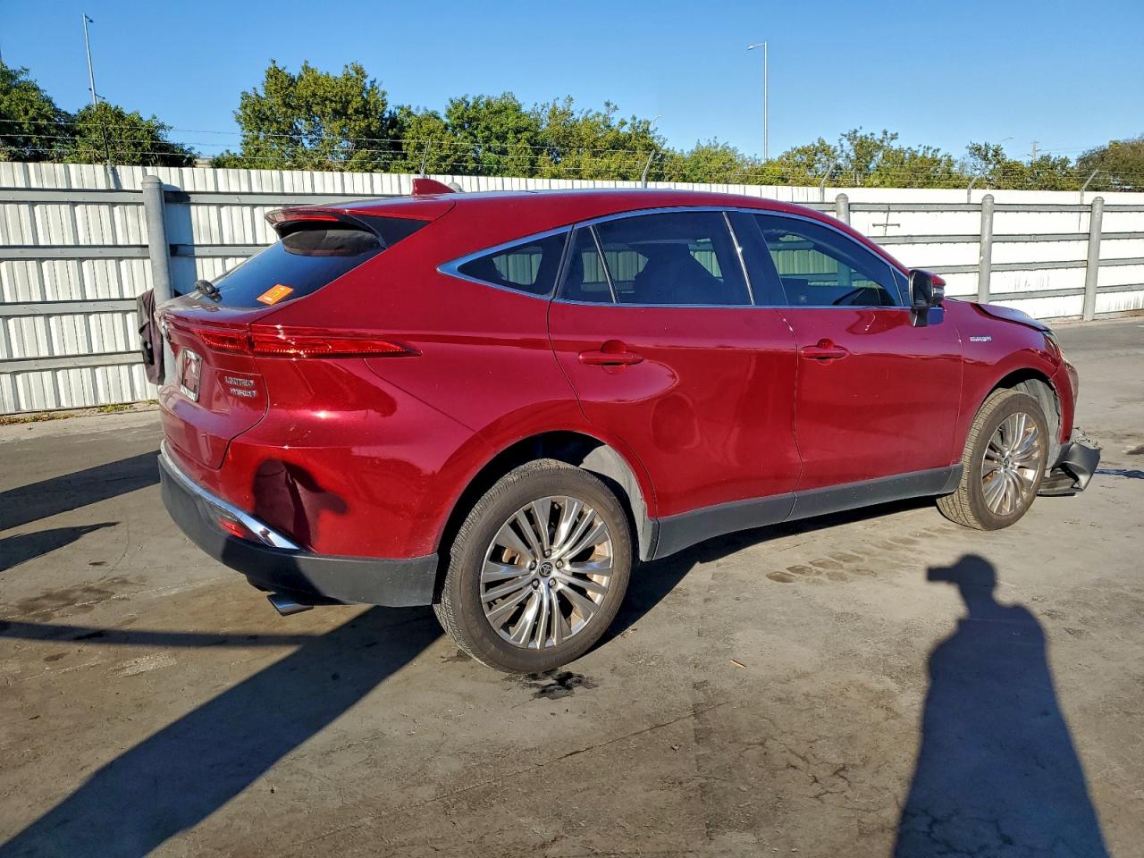 2021 TOYOTA VENZA LE photo 3
