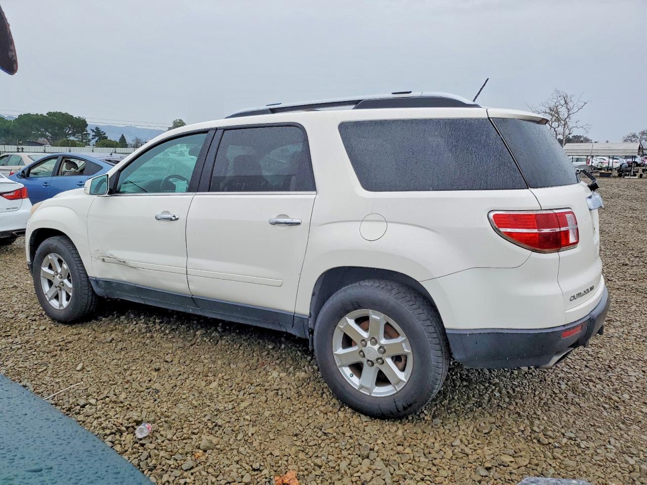 2007 SATURN OUTLOOK XR photo 2