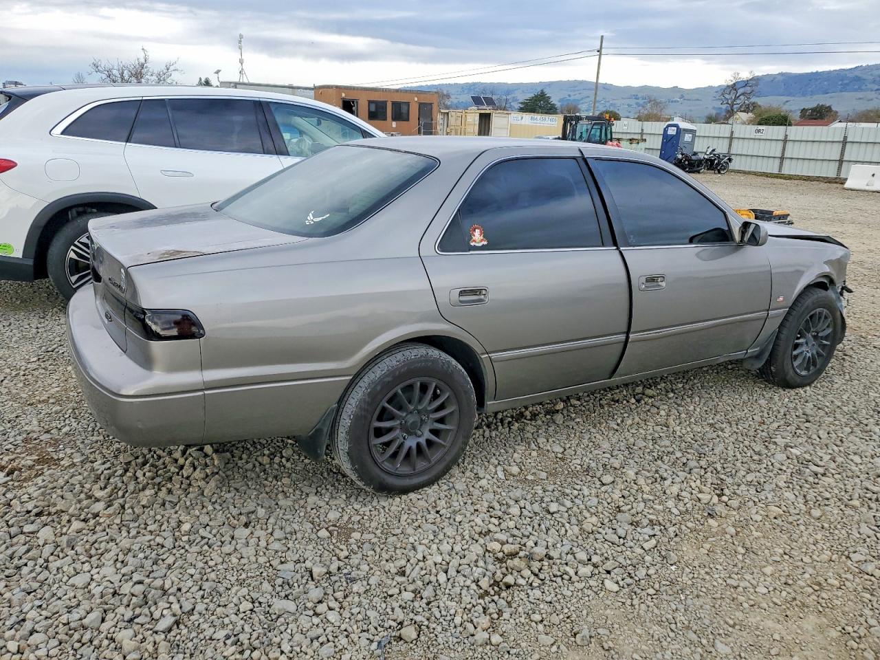 1999 TOYOTA CAMRY CE photo 3