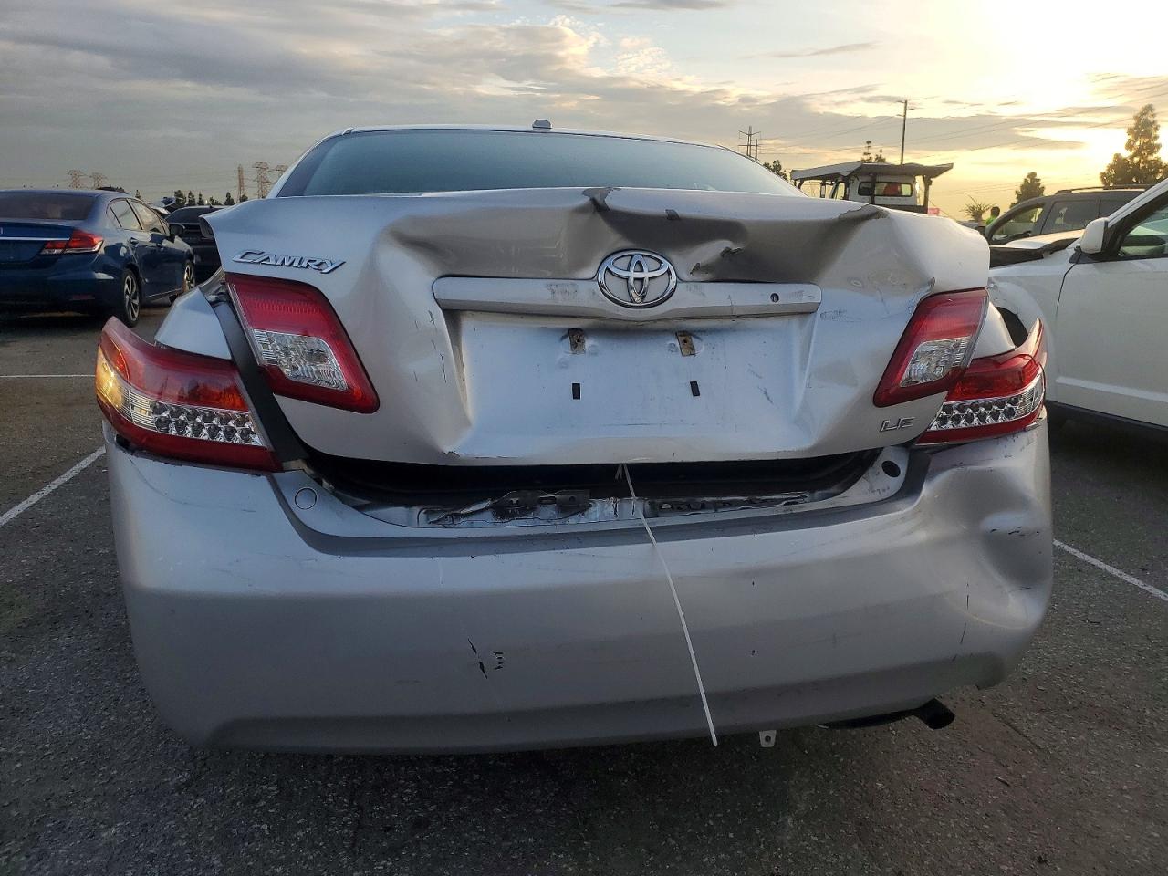 2010 TOYOTA CAMRY BASE photo 6