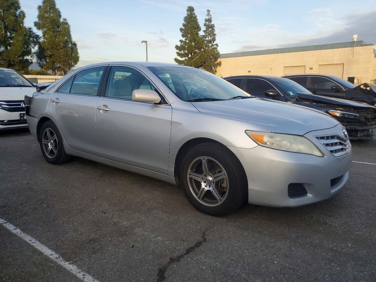 2010 TOYOTA CAMRY BASE photo 4