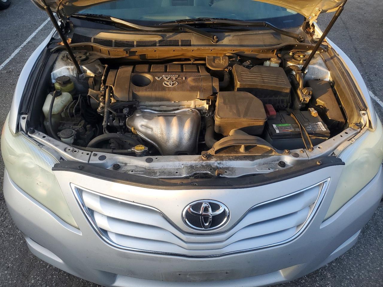 2010 TOYOTA CAMRY BASE photo 11